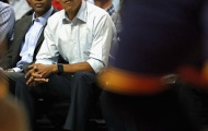 Tổng thống Obama vui vẻ dự trận khai màn NBA