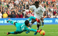 Thi đấu xuất sắc, Petr Cech áp sát kỷ lục của 'tiền bối' Premier League