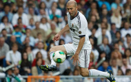 Video: Khả năng kiểm soát bóng siêu hạng của Zinedine Zidane