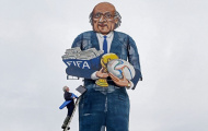 Chủ tịch Sepp Blatter bị... 'thiêu đốt'