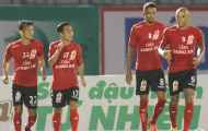 “Ngoại binh khống chế bóng bật ra cả 2m sao mà đá V-League!”