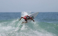 Bị cá mập cắn, nhà vô địch lướt ván Úc hôn mê