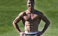 Điểm tin hậu trường 17/11: CR7 khoe body 'chuẩn men' trước El Clasico, Cảnh sát cơ động thẳng tay tát CĐV nữ trên khán đài