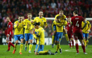 LORD Bendtner 'tàng hình' trong ngày Ibra lập cú đúp đưa Thụy Điển đến Pháp hè 2016