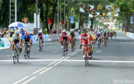 Giải xe đạp Nam Kỳ Khởi Nghĩa 2015 (chặng 3): Áo xanh đổi chủ sau nước rút mãnh liệt