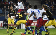 Hummels 'đốt đền', 'batman' Aubameyang không cứu nổi Dortmund