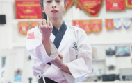 Hot girl taekwondo Châu Tuyết Vân tạo dáng cực nhí nhảnh trong phòng tập