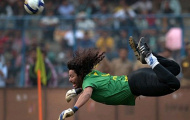Video: Rene Higuita - Thủ thành quái dị nhất thế giới