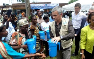 Bí mật Mourinho: Đẫy tiền mà cũng rất... tình