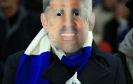 Fan Chelsea mang mặt nạ Costa trong trận thua Bournemouth