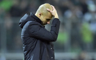 Học trò liên lục biến 'bàn thắng thành cơ hội', Pep chỉ còn biết ôm đầu kêu trời