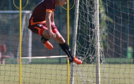 U23 Việt Nam tập dẫn bóng vượt rào như VĐV điền kinh