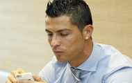 Điểm tin hậu trường 19/12: CR7 vác bộ mặt 'đưa đám' dự tiệc Giáng Sinh, Hòa Minzy 'khoe' bạn trai tin đồn trên sóng truyền hình