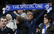 Nhờ CĐV Chelsea, Jose Mourinho xuất hiện khắp SVĐ Stamford Bridge