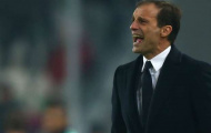Tức điên với các học trò, Allegri xé luôn cả áo