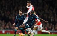 Chuyên gia Sky Sports: Yaya Toure cần... cái gậy, áo ấm
