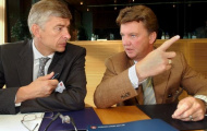 Wenger bênh vực Van Gaal, chỉ trích Guardiola