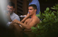 Sang Mỹ, Ronaldo khoe body ở bể bơi