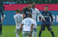 Video: Felipe Melo tái hiện pha vào bóng thô bạo nổi tiếng của De Jong