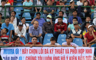 Nhiều băng rôn phản đối HLV Miura xuất hiện trên sân Gò Đậu