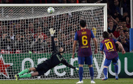 Petr Cech lớn tiếng hù dọa Messi