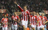 Video: Cú volley thần sầu của Peter Crouch vs Man City