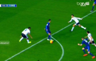 Video: CR7 thể hiện tuyệt chiêu 'chuyền không nhìn bóng'