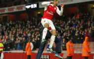 Walcott rủ CĐV Arsenal xuống sân vì nhớ Mertesacker