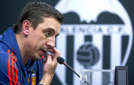 Gary Neville: Từ người ném đá, thành người hứng đá