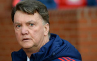 M.U ru ngủ, CĐV bỏ về sớm, Van Gaal đổ thừa... ùn tắc giao thông