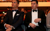 Ronaldo chúc mừng Messi ở lễ trao Quả bóng vàng FIFA 2015