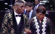 Video: Trang phục không giống ai của mẹ con nhà Paul Pogba