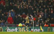 Arsenal lại mất điểm tại Britannia