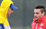 Arsene Wenger bị học trò tố thất hứa