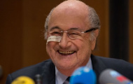 Bị cấm, Blatter vẫn được trả lương đều