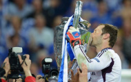 Hài hước: Petr Cech gặp sự cố hy hữu