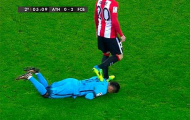 Sao Bilbao cố tình giẫm lên lưng, dằn mặt Neymar