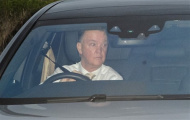 Van Gaal âm thầm trở lại Man United giữa tâm bão