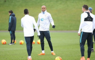 Sao Manchester City vây quanh mừng đội trưởng xuất viện