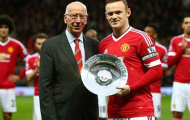 Sir Bobby Charlton chính thức trở thành một phần của Old Trafford