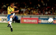 Video: Cú sút phạt siêu ảo: Roberto Carlos cũng chào thua