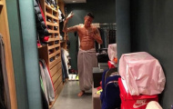 Tài sản bị tịch thu, Neymar vẫn vui vẻ khoe body