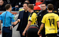 Khiến trọng tài 'dỗi', thầy Chicharito nhận án phạt nặng