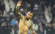Điểm tin hậu trường 26/2: Vidal 'vượt rào' bất chấp lệnh cấm; Messi 'chơi đẹp' với fan nhí