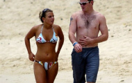 Rooney tháo băng, tung tăng cùng vợ tại Dubai