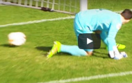 Video: Pha bắt bóng ngớ ngẩn của thủ thành Bundesliga 2