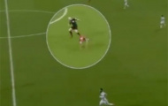 Video: Hài hước tình huống Rashford bị trọng tài đốn ngã