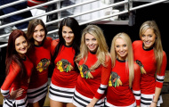 Dàn thiên thần dọn sân băng cực hot của Chicago Blackhawks