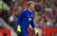 Van Der Sar bất ngờ trở lại thi đấu ở tuổi 45
