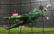 Video: Van der Sar cản phá thành công penalty ở tuổi 45